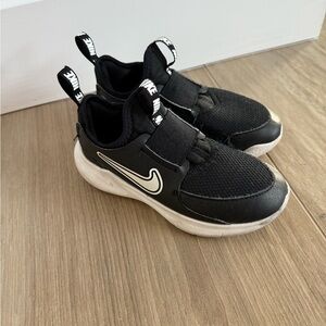 Nike Kids Black and White Slip On Sneakers-Size 13.5